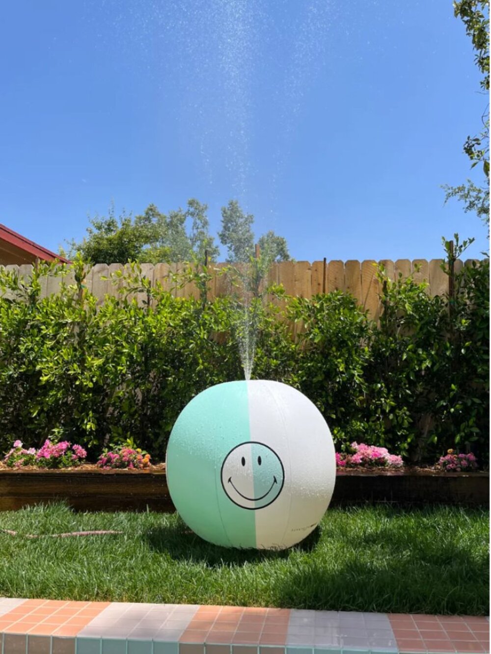 BNIB Sunnylife Happy Face Outdoor Sprinkler